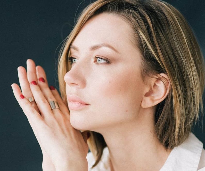 Augenbrauen-Formgebung und Pflege